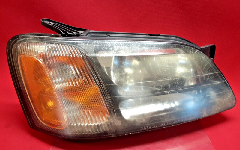2000-2006 Subaru Outback Front Right Passenger Headlight Assembly 84001AE14A