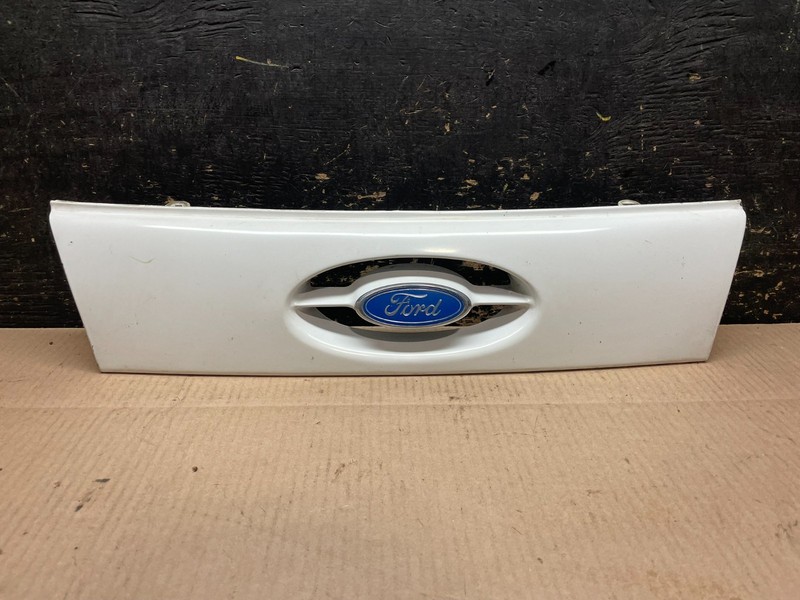 1986 to 1988 Ford Taurus Rear Trunk Lift Gate Tail Gate MoldingZ8413 DG