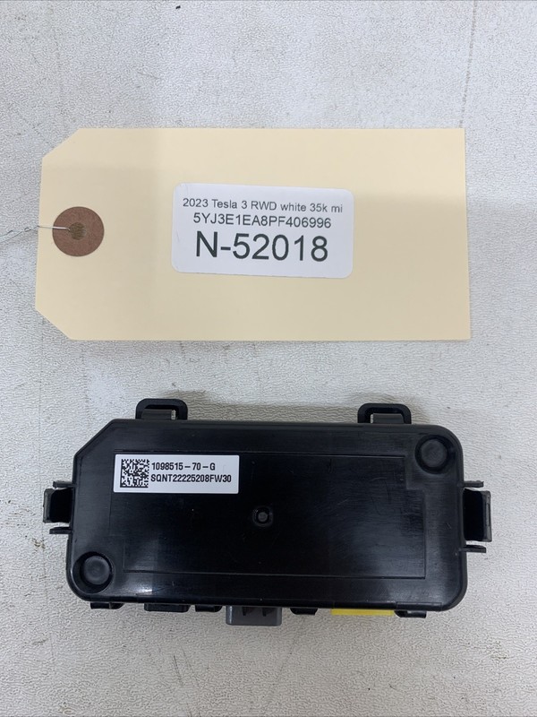 17-22 TESLA Y/3 FRONT RH PASSENGER SIDE CONTROL MOD UNIT 1098515-70-G 52018 B142