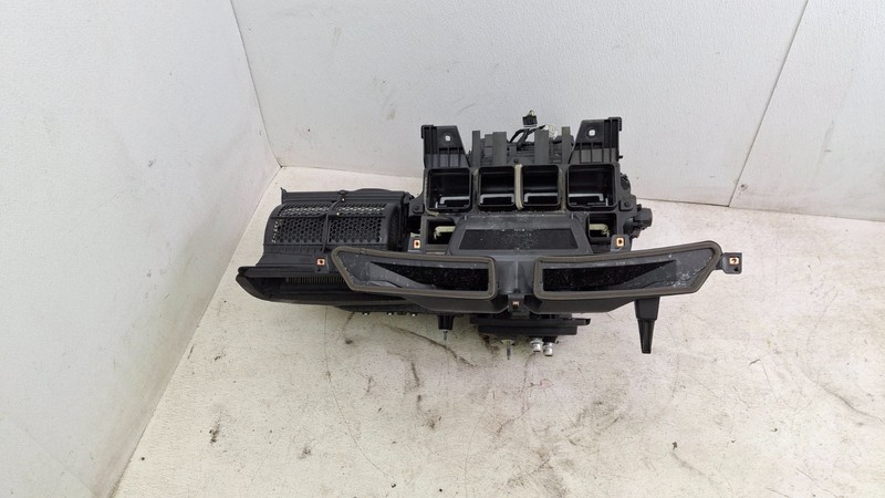 2018 - 2023 BUICK ENCLAVE HVAC AC HEATER BLOWER HOUSING BOX 84694590