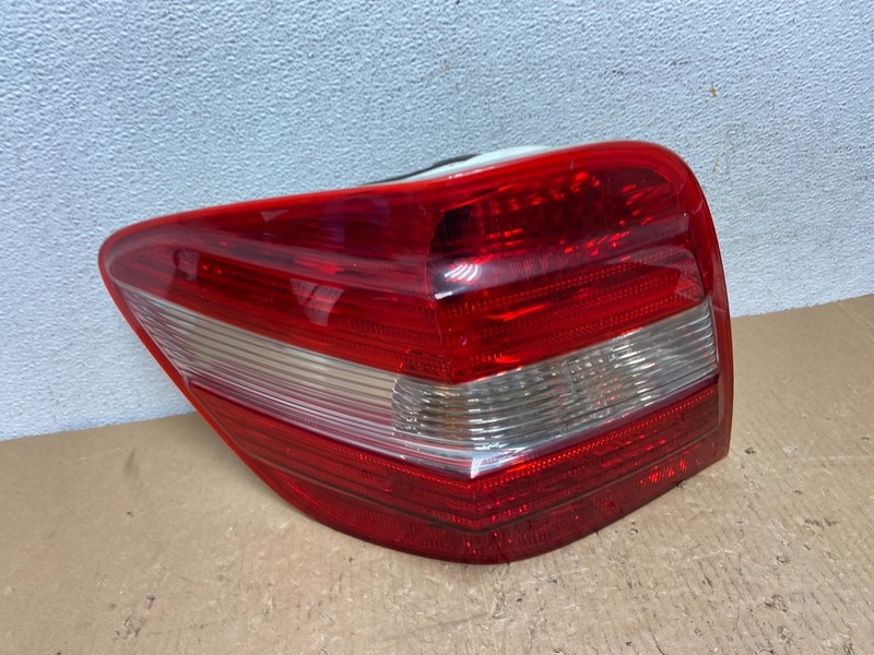 2006 - 2008 Mercedes ML 350 Ml-Class Left Driver Lh Tail Light OEM AD8248 DW