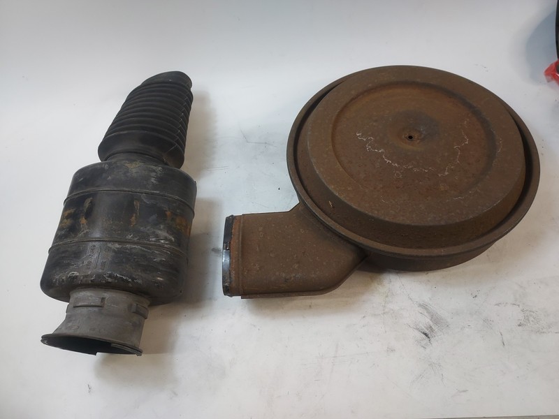 1988-94 GMC Sierra 5.7 Air Intake Cleaner Filter Box Housing w/Tube OEM 25097954