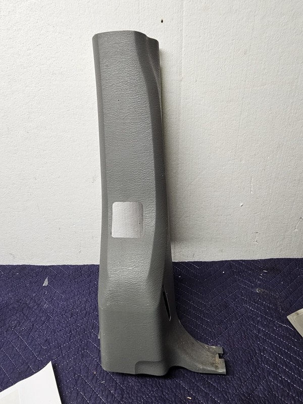2001-2007 DODGE CARAVAN FRONT LEFT DRIVERCENTER PILLAr