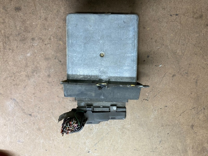 1999 Ford E-Series Van Engine Control Module ECU f8uf-12a650-vb L1123 DG