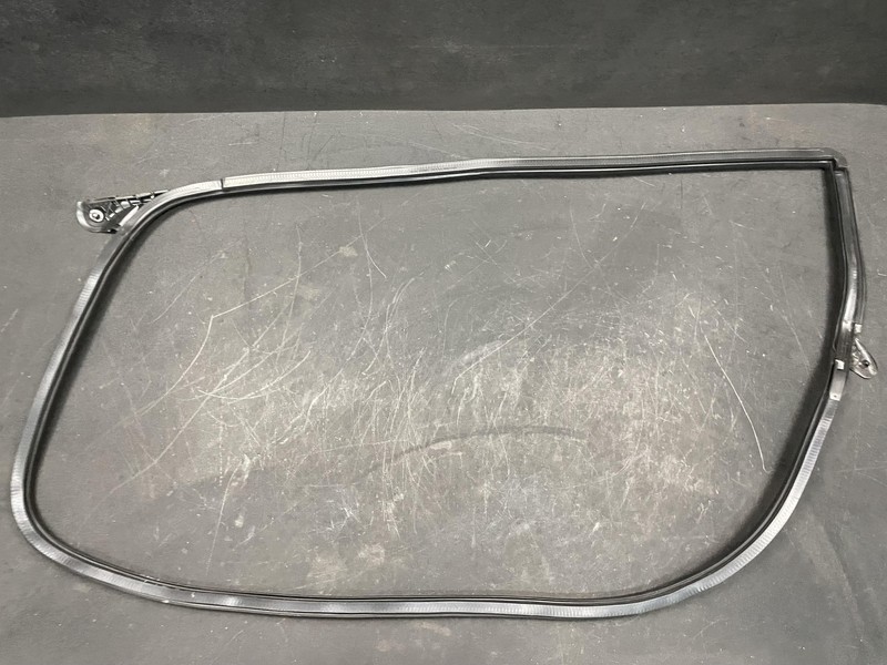 Front Right Door Weatherstrip 2019 Audi S5 Coupe 8W6831708 2018 2020 2021 -2023