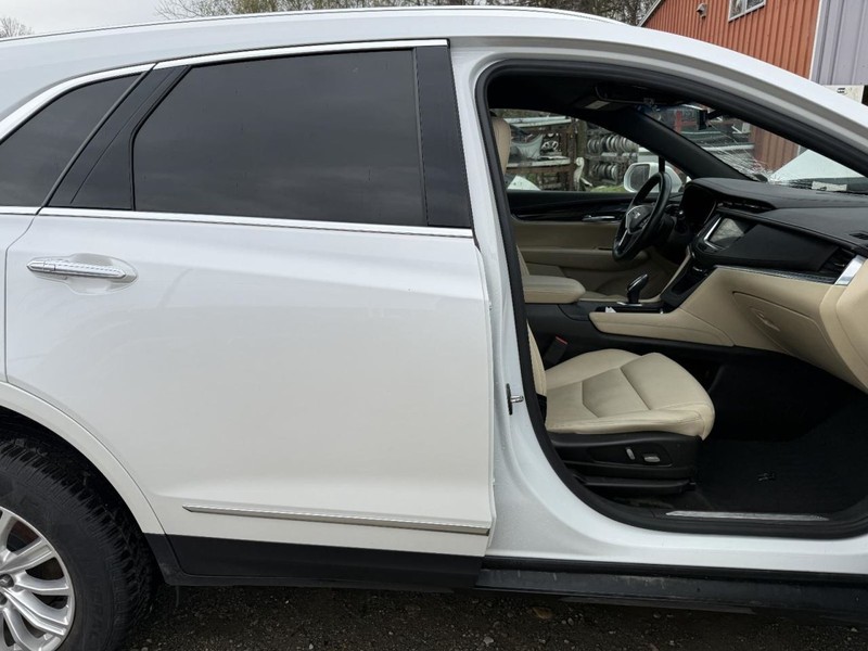 2017-2024 Cadillac XT5 Right Passenger Side Rocker With Post White