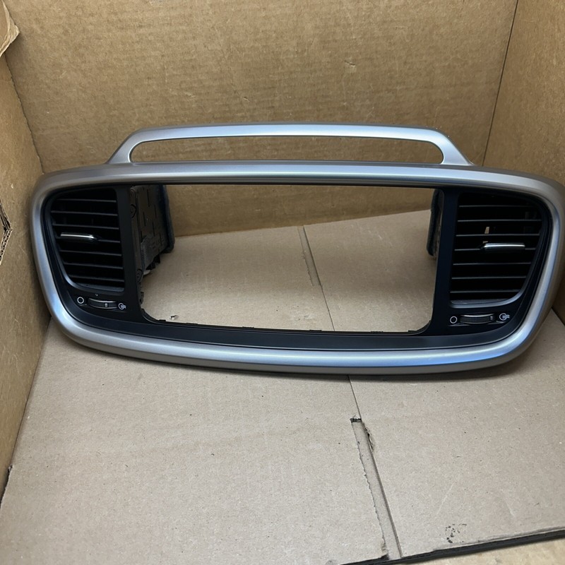 2016-2020 Kia Sorento Center Dash Radio Vent Bezel Surround OEM 84740-C6200