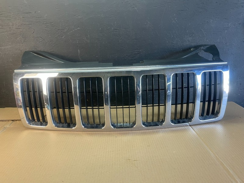 2005 2006 2007 Jeep Grand Cherokee Front Upper Grill Grille OEM AE3496 DG