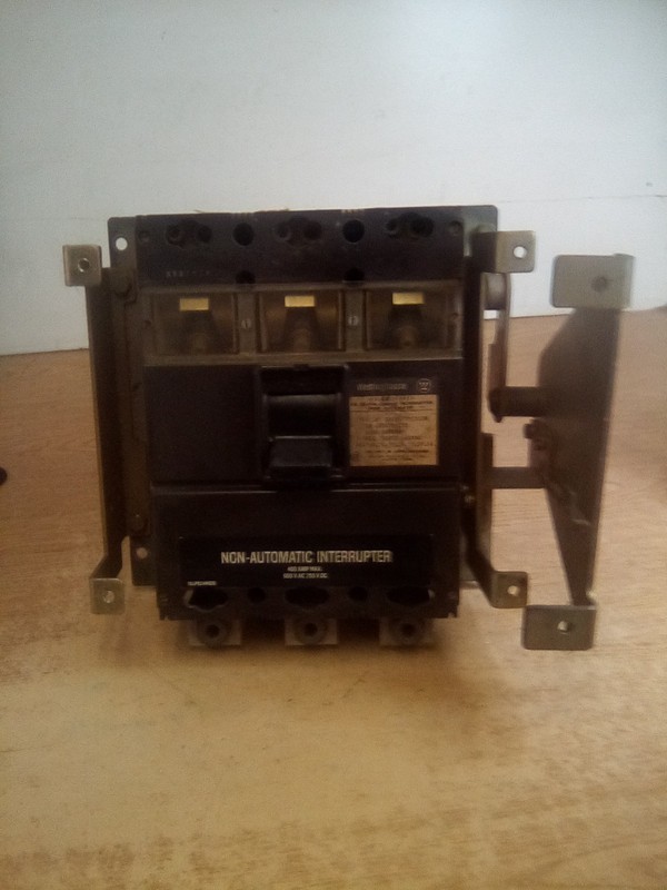 Westinghouse LA3400SNW 400AMP 3Pole 600Vac Circuit Interrupter W/Interlock