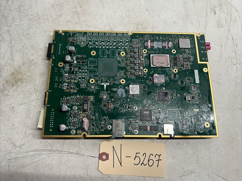 20-23 Tesla Model Y Computer MCU BOARD 1465772-00-A 5267 U1