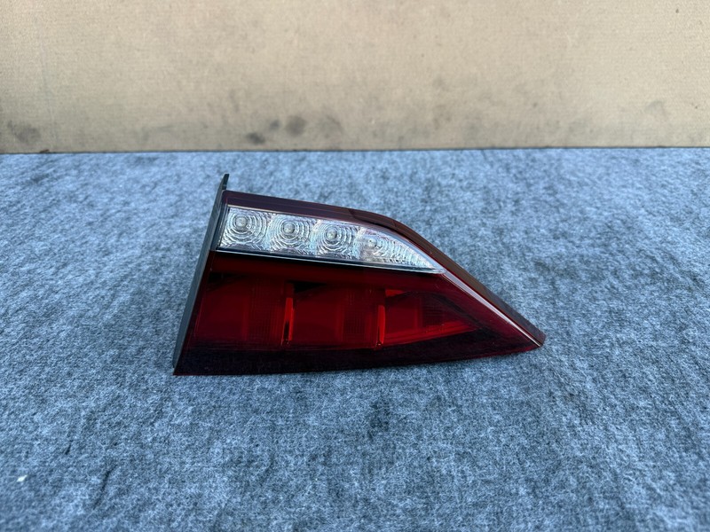 GENESIS G80 2018-2020 OEM RIGHT PASSENGER LED TRUNK INNER LIGHT ASSEMBLY