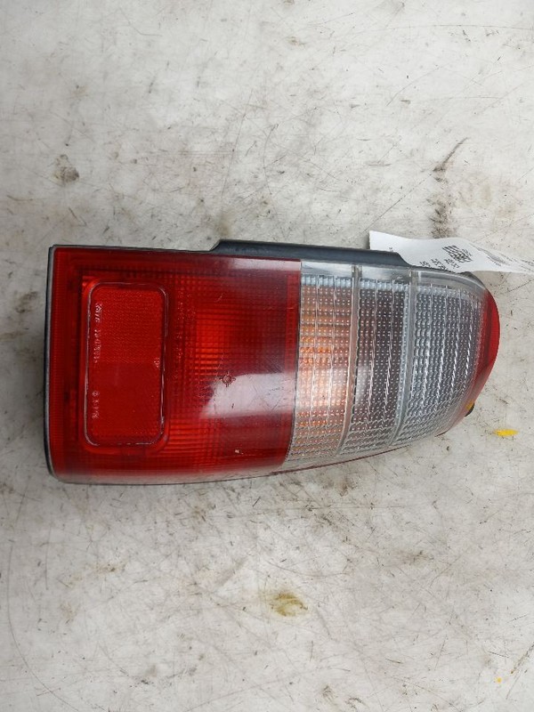 96 97 98 99 00 TOYOTA 4 RUNNER SR5 PASSENGER RIGHT TAIL LIGHT