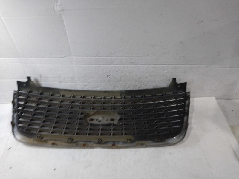 2005 Ford Expedition Green Grille OEM 2L1Z8200AAA Used 4DR SUV Parts