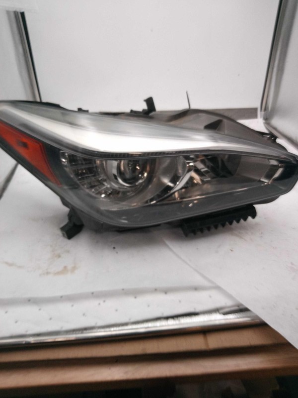 2015 INFINITI Q70 Right Headlight Assembly LED White 143k Miles OEM Used