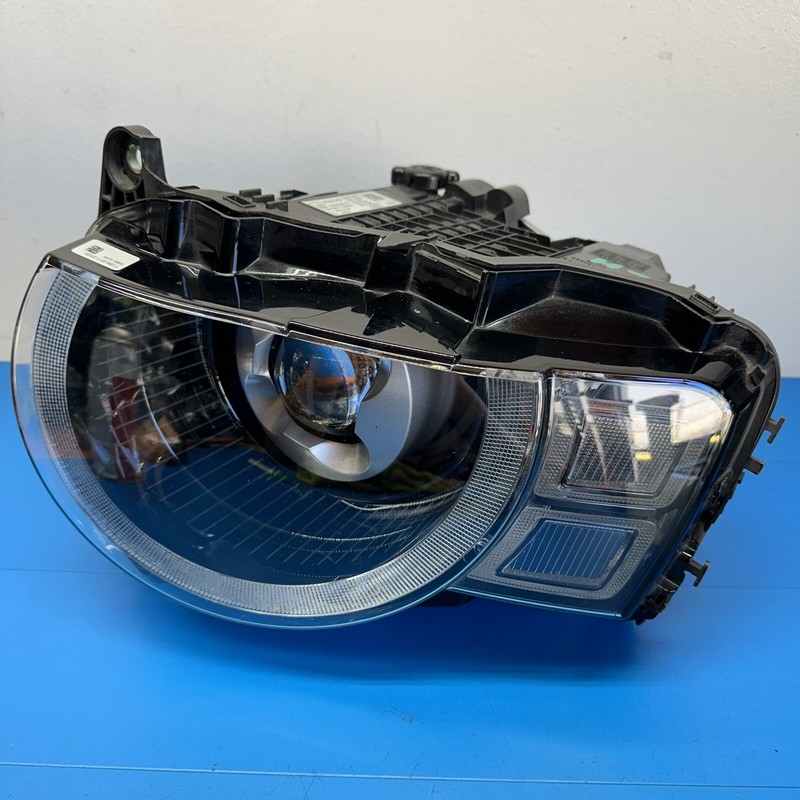 L8B213B030FF | 2020 - 2023 Land Rover Defender OEM LED Left Headlight LH LF
