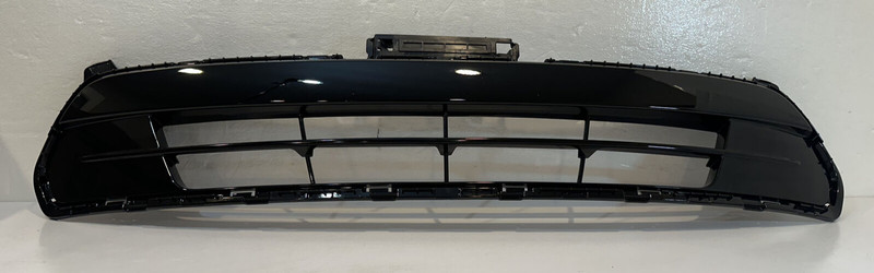 2016-18 KIA SORENTO GRILL OEM PART# 86522-C6010