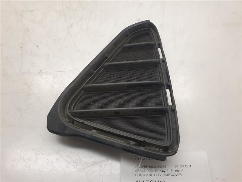 2016 TOYOTA RAV4 LE PASSENGER SIDE FOG LAMP COVER