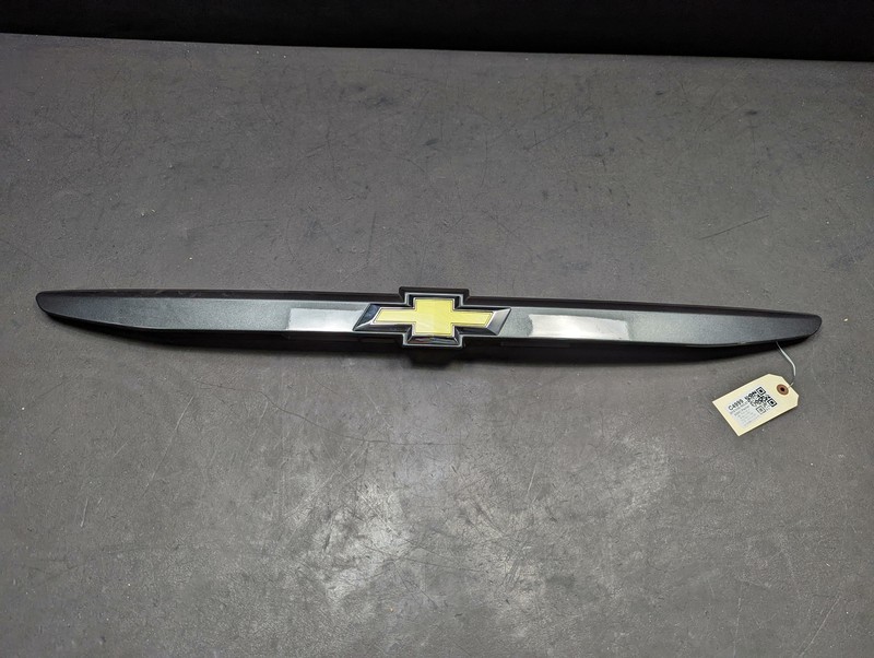 Rear Deck Lid License Lamp Molding Applique 2019 Chevrolet Sonic 42547912 17-20