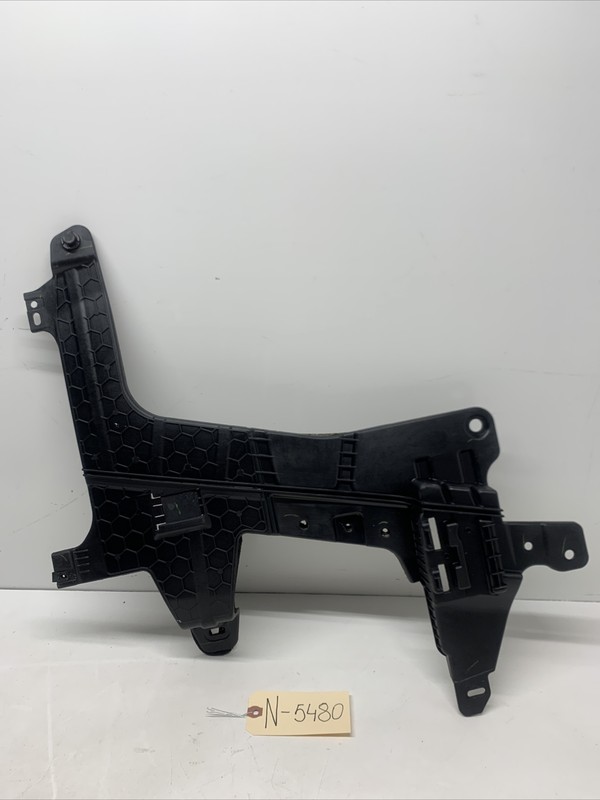 16-20 TESLA MX REAR PASSENGER C-PILLAR LOWER TRIM MOUNT BRACKET RIGHT 5480M8