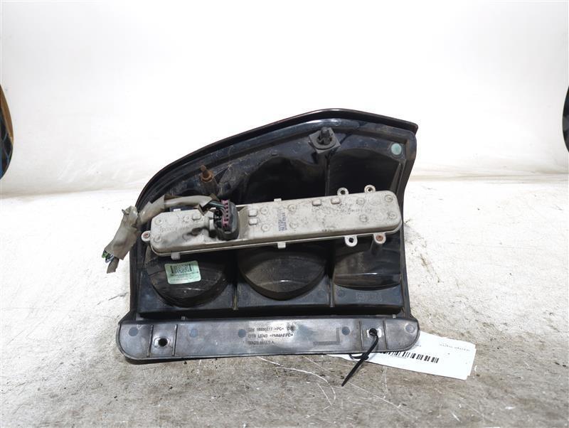 2003 Chevrolet Trailblazer Left Tail Light Assembly Gold OEM 610020 177K Miles