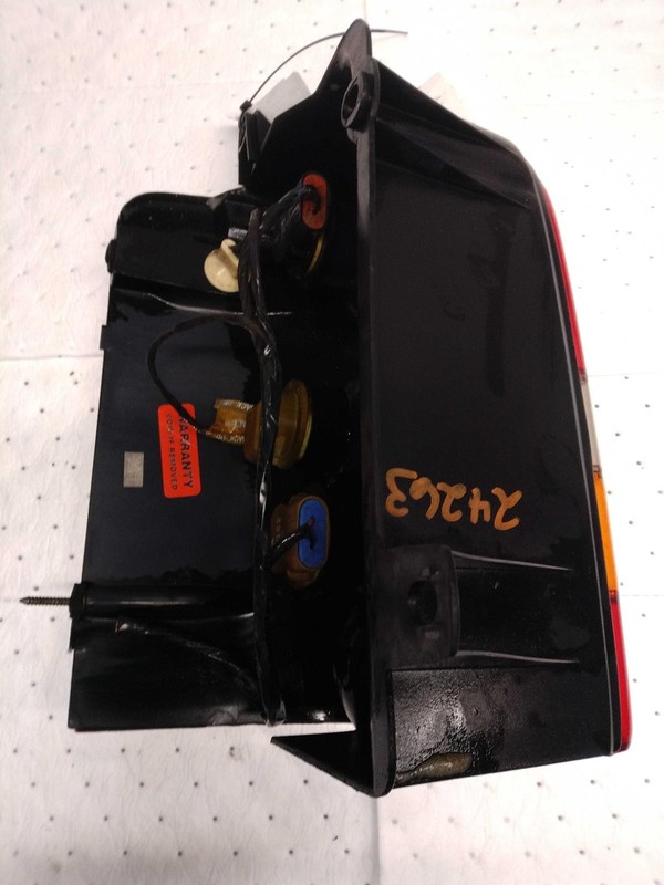 1998 Jeep Grand Cherokee Right Tail Light Assembly Gold OEM 317991 150K Miles