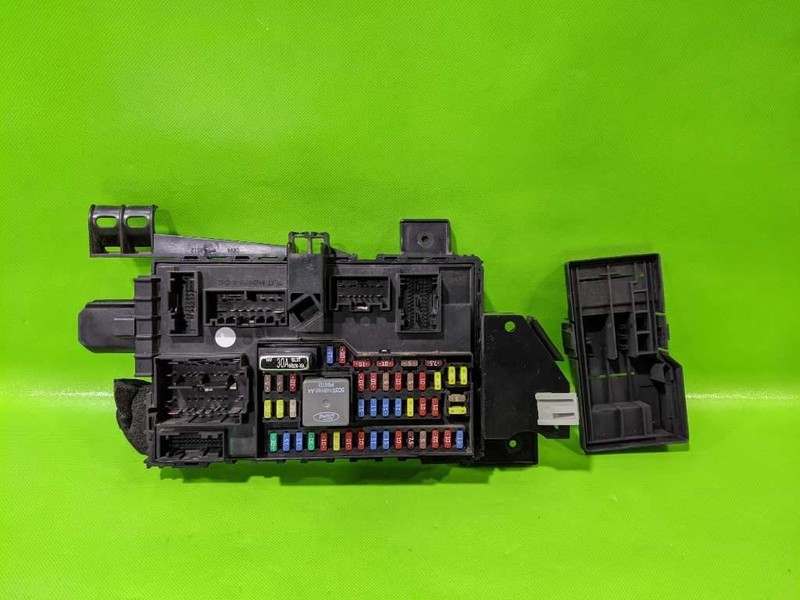 09 10 FORD F250 FUSE RELAY BOX OEM 4482-43