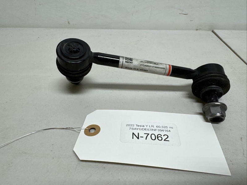 Tesla Model 3 Rear Left Stabilizer Link 1044491-00-F 7062 B141