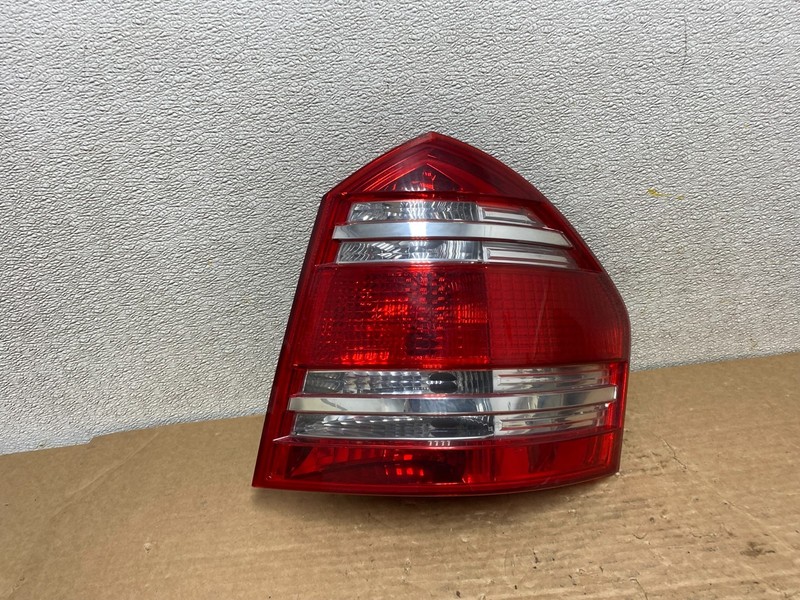 2007 to 2009 Mercedes GL-Class GL450 Right Passenger Tail Light OEM Z2658 DW