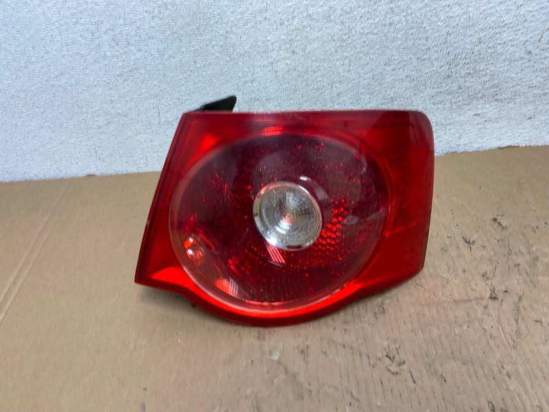 2005 2006 2007 Volkswagen Jetta Right Passenger Rh Side Tail Light OEM AD8147 LK
