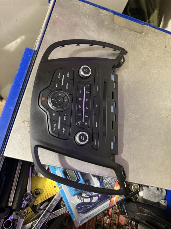 Ford Focus Radio Control Panel w/ Sync Satelite F1ET-18K811-KB 2015 2016 2017 18