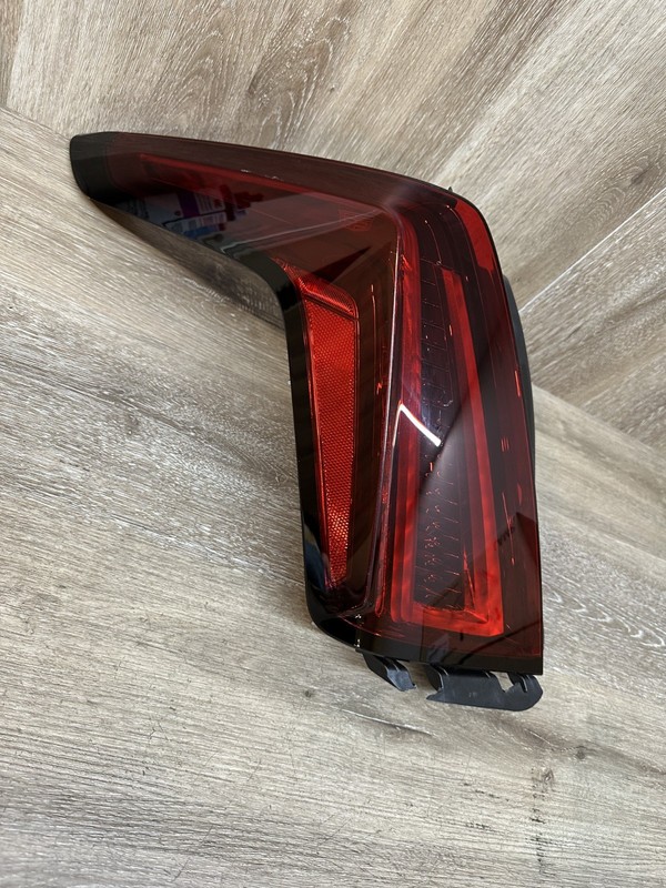 2020-24 CADILLAC XT5 LH TAIL LIGHT ASSY OEM PART# 85008944