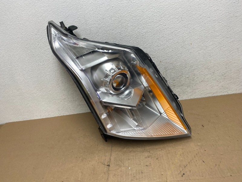 Halogen 2010 to 2016 Cadillac SRX Right Passegner Side Headlight TYC AE6884 DW