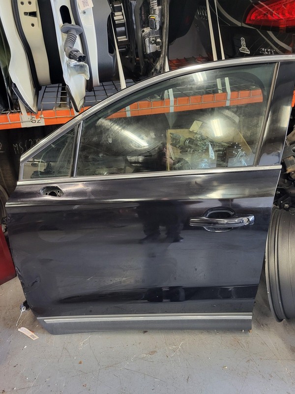 Used Oem Lincoln Left Driver Front Door for 2015-2019 MKC Selec 2.0L 2WD