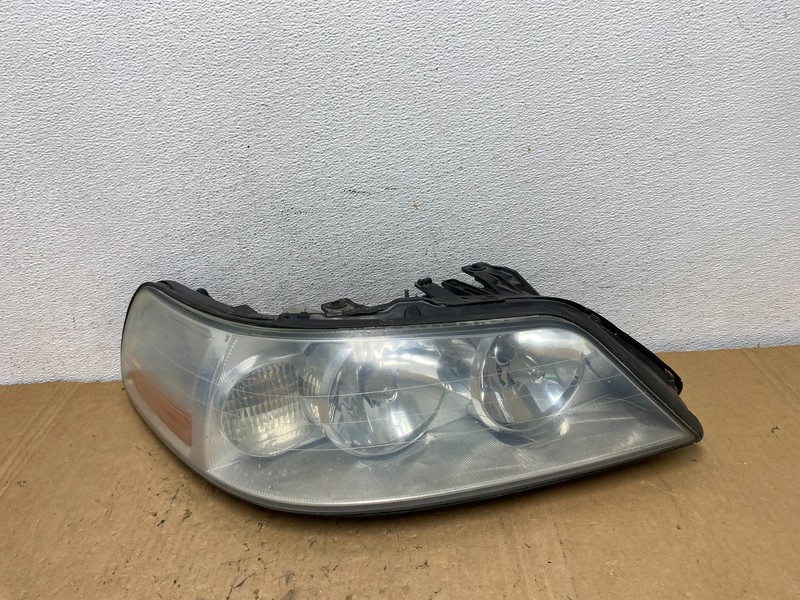 2005 to 2011 Lincoln Town Car Right Passenger Rh Side Headlight OEM AD3236 DW