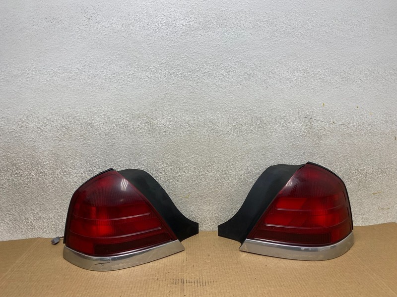 1998-2003 Ford Crown Victoria Left+Right Side Tail Lights Oem W3792 DW