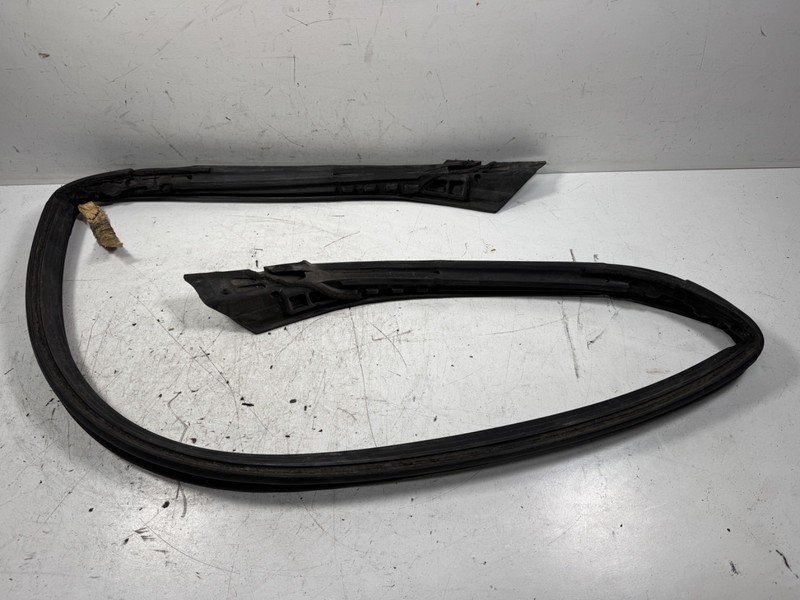 00-09 Honda S2000 Front Roof Pillar Weatherstrip 72320-S2A-043 OEM