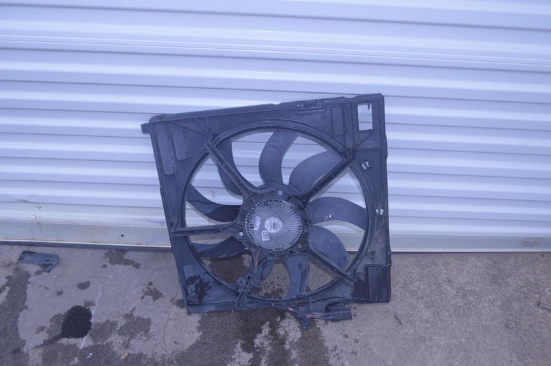 2010-2013 BMW X5M 4.4L ENGINE COOLING FAN MOTOR SHROUD 850 WATT OEM