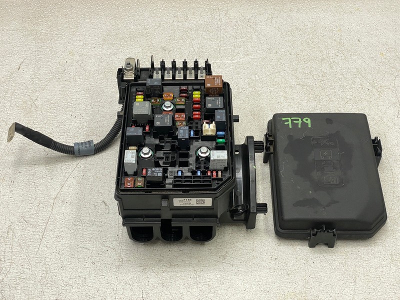 2016-2020 BUICK ENVISION FUSE RELAY JUNCTION BOX CONTROL MODULE OEM LOT779