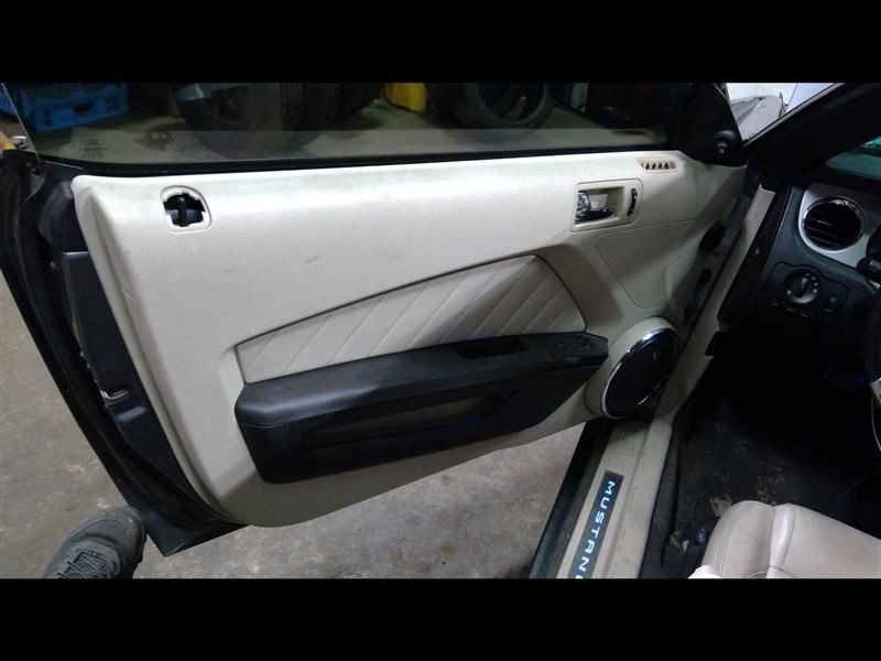 2011 MUSTANG Passenger Right Front Door Trim Panel 1136112