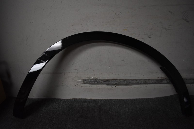 GM LEFT SIDE FENDER FLARE FACTORY OEM