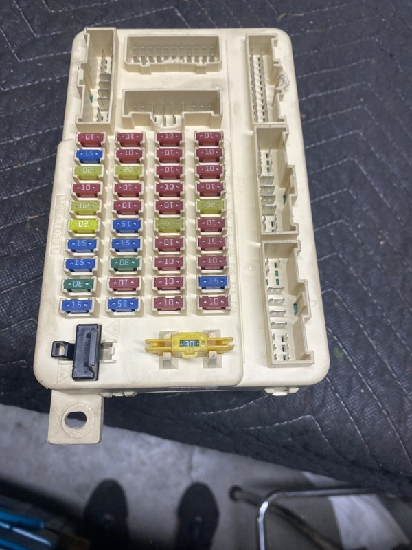 2004 - 2009 Kia Amanti Interior Fuse Box OEM 91950-3F000