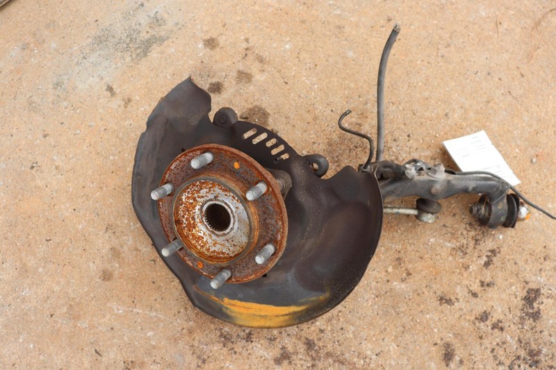 2017-2020 TOYOTA TACOMA 4X4 FRONT RIGHT SIDE SPINDLE KNUCKLE WHEEL HUB OEM