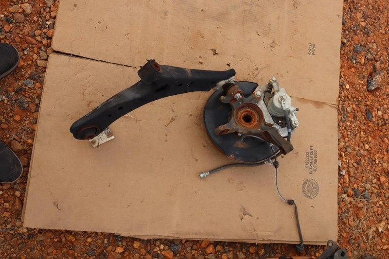 2016-2022 HONDA HRV FWD FRONT RIGHT PASSENGER KNUCKLE HUB SPINDLE SUSPENSION OEM