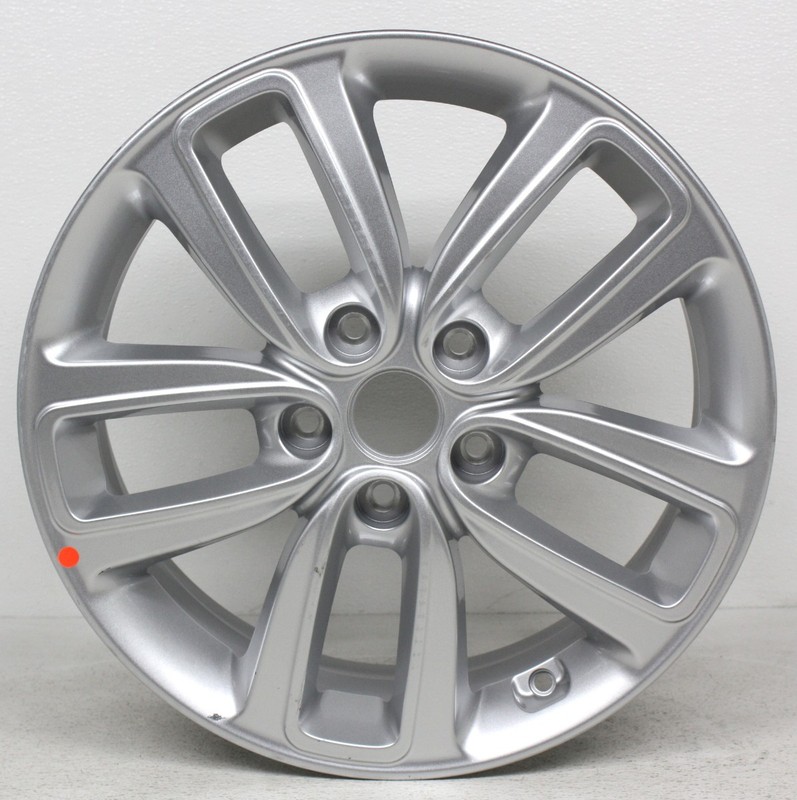 OEM Kia Soul (Gas) 17 Inch Wheel 52910-B2270 Nicks Scratches
