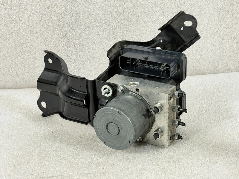 2018 Toyota C-HR ABS Antilock Brake Module Pump CHR 44540-F4030 OEM #015