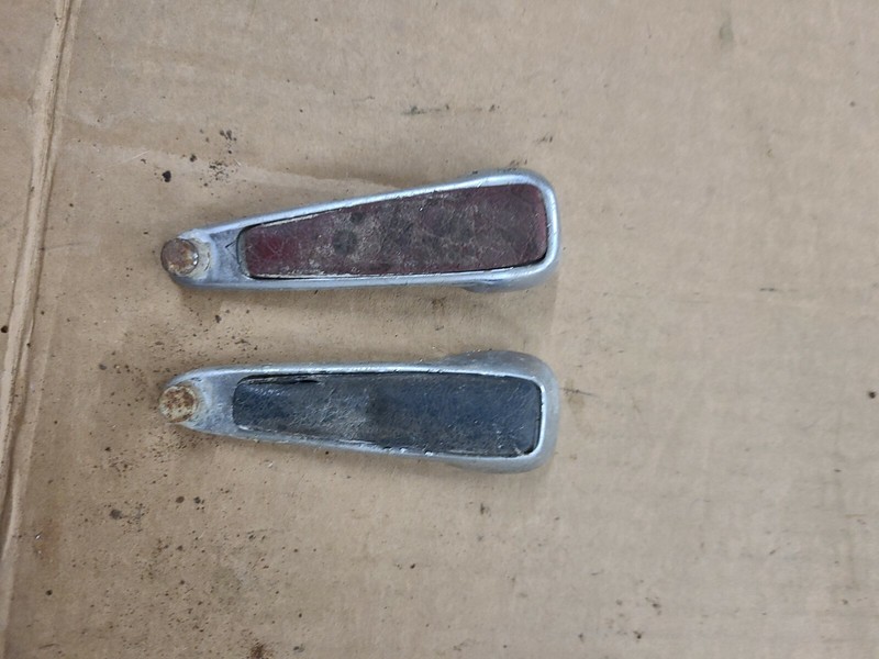 MERCEDES BENZ 220 D/8W115 LEFT FRONT WINDOW REGULATOR CRANK HANDLE