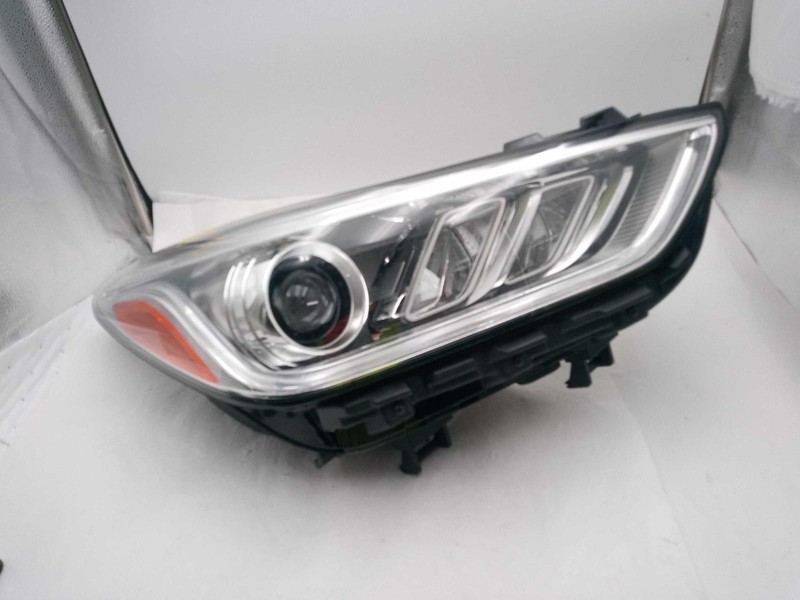 Used Right Headlight Assembly fits: 2017 Genesis G90 LED Right Grade B