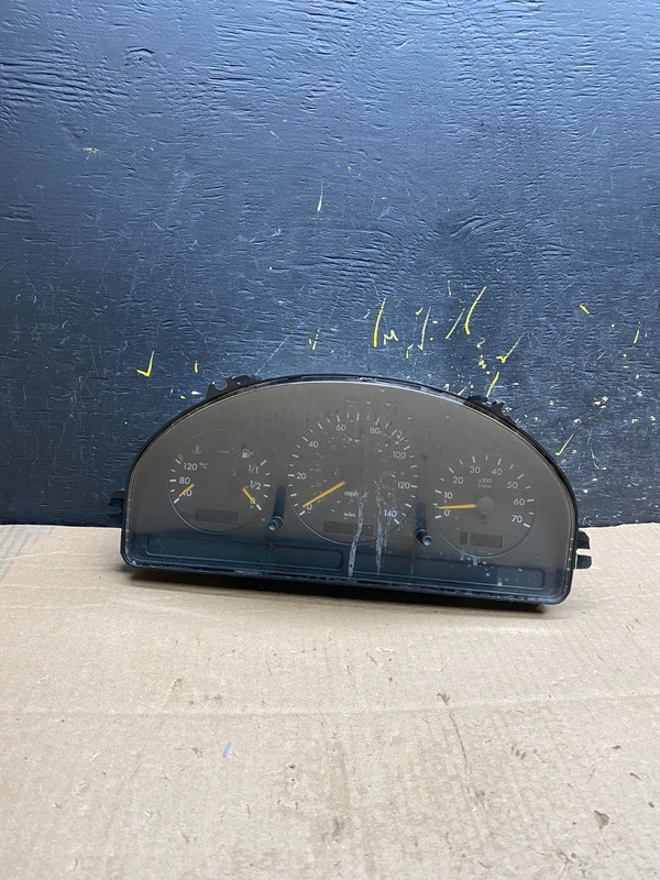 1998-2005 Mercedes W163 ML320 ML430 Instrument Cluster Speedometer Z0136 DG
