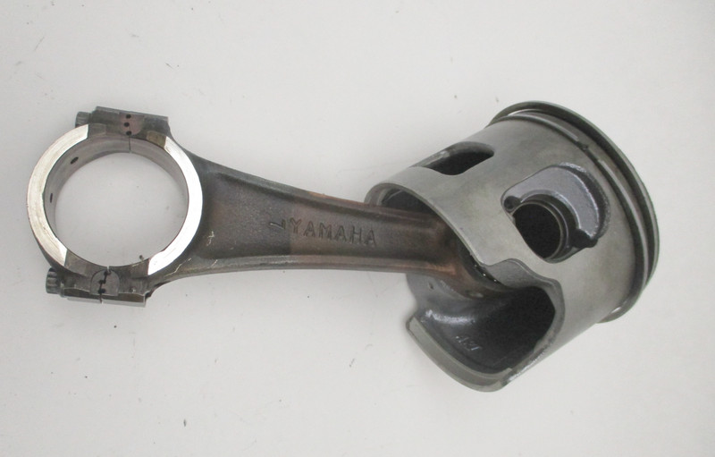 64D-11631-01-90 Piston & Connecting Rod STBD YAMAHA Outboard