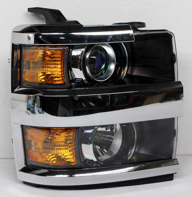 OEM Right Passenger Halogen Headlamp For Chevy Silverado 2500 3500 84096573